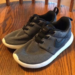 Gray Nike No-tie sneakers